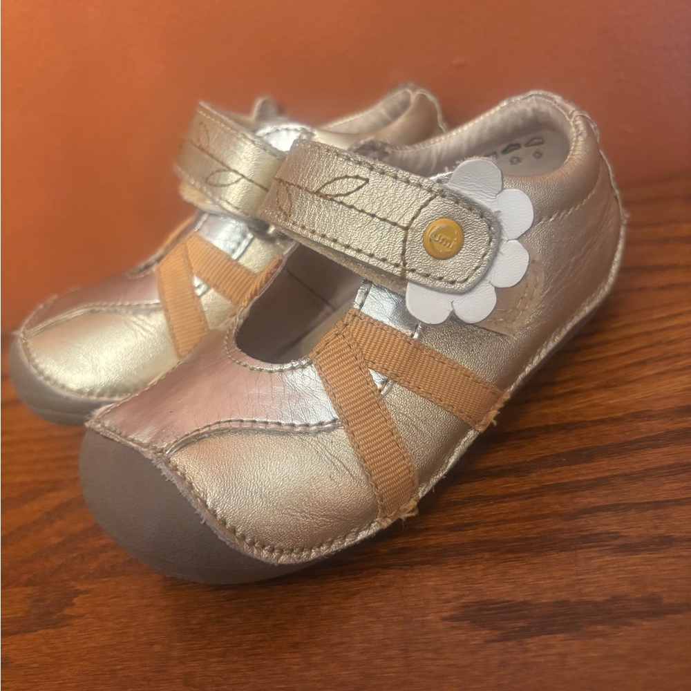 UMI First Walker Soft Sole Yellow/gold/white Sz 5.5 Toddler Mary Jane’s